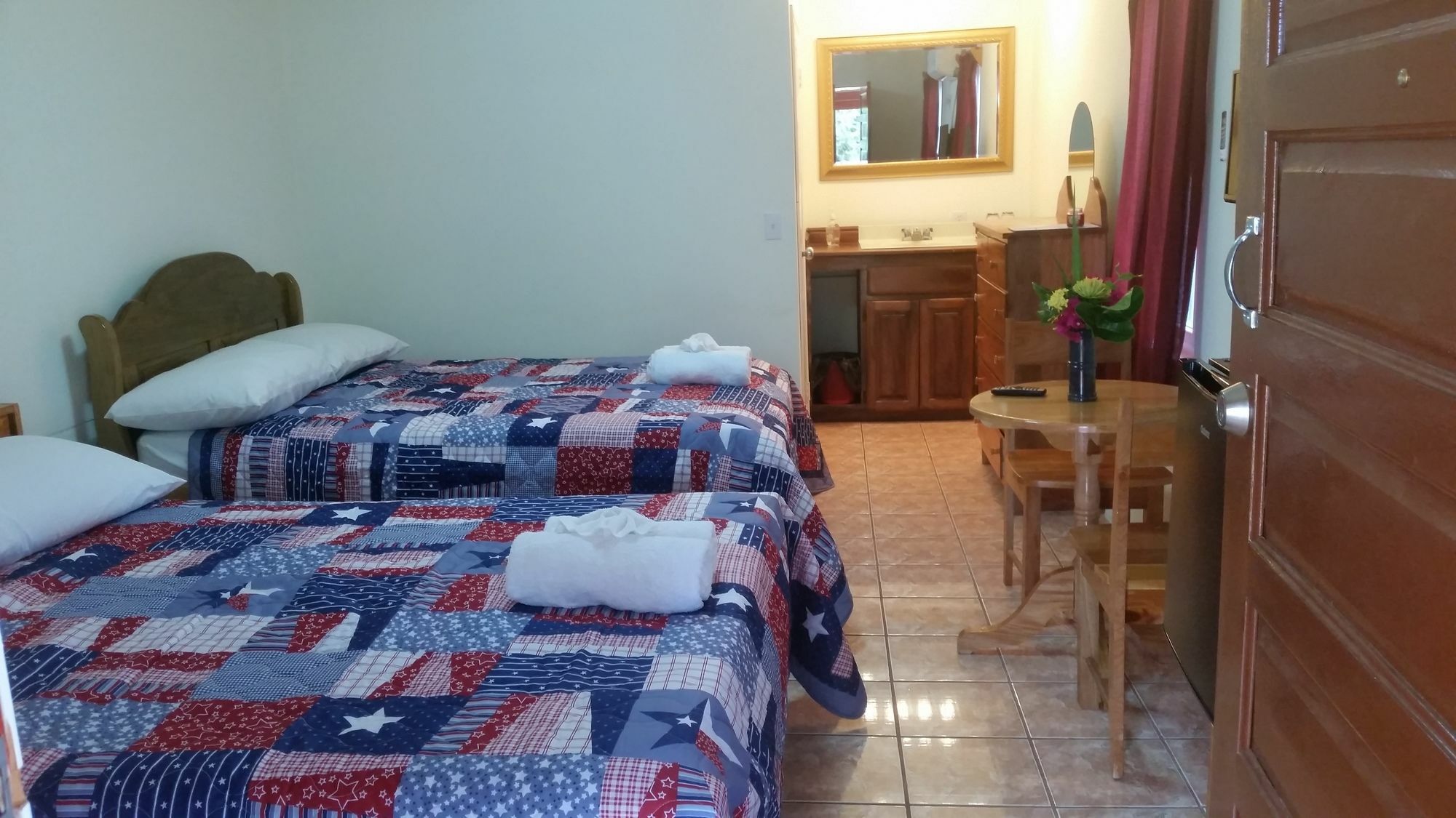 Sugar Patch Inn Хопкинс Экстерьер фото